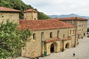 Monasterio de Santo Toribio de LieÌbana