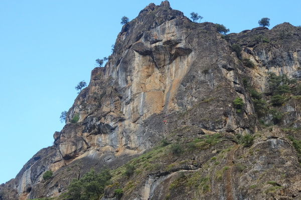 Climbers on Monte Subiedes near Mogrovejo 